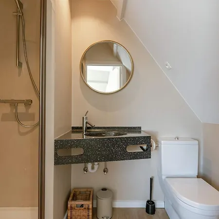 Astrid Villa De Haan